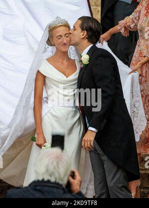 Brussel, Belgien. 10. September 2022. Prinzessin Maria Laura von Belgien und William Isvy verlassen am 10. September 2022 nach ihrer Hochzeit den Sint-Michiels-en-Sint-Goedelekathedral in Brussel.Quelle: Albert Nieboer/Netherlands OUT/Point de Vue OUT/dpa/Alamy Live News Stockfoto