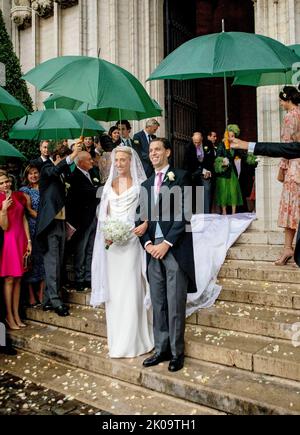 Brussel, Belgien. 10. September 2022. Prinzessin Maria Laura von Belgien und William Isvy verlassen am 10. September 2022 nach ihrer Hochzeit den Sint-Michiels-en-Sint-Goedelekathedral in Brussel.Quelle: Albert Nieboer/Netherlands OUT/Point de Vue OUT/dpa/Alamy Live News Stockfoto