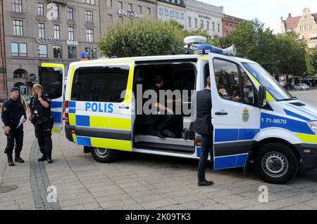 Malmö /Schweden/10. September 2022/Schwedische Polizei während der Generalwahlkampagne in Malmö im Einsatz. (Foto..Francis Joseph Dean/Dean Picturs. Stockfoto