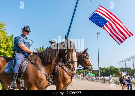 Der Massachusetts Run for the Fallen ist der Erinnerung an Soldaten gewidmet, die während ihres Dienstes seit dem 9/11/01 verstorben sind. Stockfoto