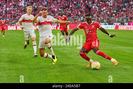 München, Deutschland. 10. September 2022. Sadio Mane (FCB 17) konkurrieren um den Ball, Tackling, Duell, Header, zweikampf, Action, Kampf gegen Pascal STENZEL, VFB 15 Chris Führich, VFB 22 im Spiel FC BAYERN MÜNCHEN - VFB STUTTGART 2-2 1.Deutsche Fußballliga am 10. September 2022 in München, Deutschland. Saison 2022/2023, Spieltag 6, 1.Bundesliga, FCB, München, 6.Spieltag Credit: Peter Schatz/Alamy Live News Stockfoto