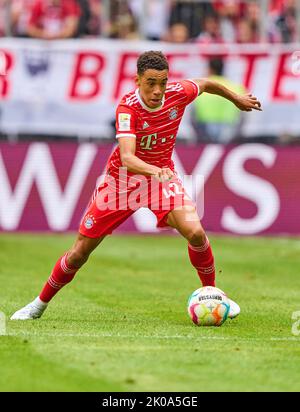 München, Deutschland. 10. September 2022. Jamal MUSIALA, FCB 42 im Spiel FC BAYERN MÜNCHEN - VFB STUTTGART 2-2 1.Deutsche Fußballliga am 10. September 2022 in München, Deutschland. Saison 2022/2023, Spieltag 6, 1.Bundesliga, FCB, München, 6.Spieltag Credit: Peter Schatz/Alamy Live News Stockfoto