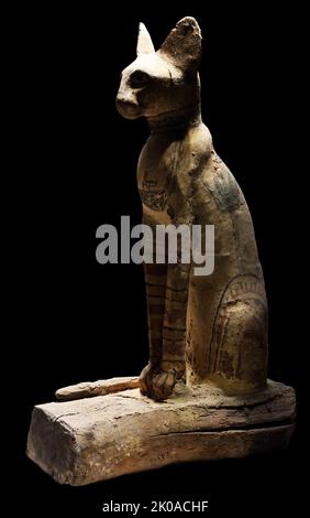 Statue, die Bastet darstellt, auch Bast genannt, eine alte ägyptische Göttin, die in Form einer Löwin und später einer Katze verehrt wurde. Die Tochter von Re, dem sonnengott, Bastet war eine alte Gottheit, deren wilde Natur nach der Domestikation der Katze um 1500 v. Chr. verbessert wurde Stockfoto