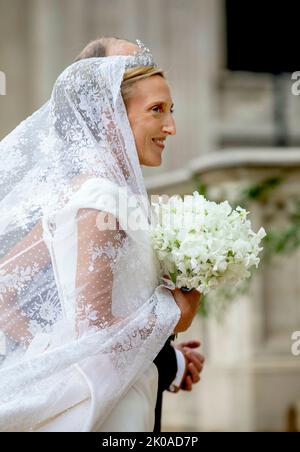 Brussel, Belgien. 10. September 2022. Prinzessin Maria Laura von Belgien kommt am 10. September 2022 im Sint-Michiels-en-Sint-Goedelekathedral in Brussel zu ihrer Hochzeit mit William Isvy an.Quelle: Albert Nieboer/Netherlands OUT/Point de Vue OUT/dpa/Alamy Live News Stockfoto