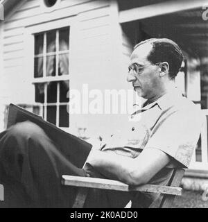 Aaron Copland (1900 - 1990) war ein amerikanischer Komponist, Kompositionslehrer, Schriftsteller und später Dirigent seiner eigenen und anderer amerikanischer Musik. Copland wurde von seinen Kollegen und Kritikern als „Dekan der amerikanischen Komponisten“ bezeichnet. Stockfoto