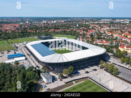 Luftpanorama Sommer Blick über das Stadtstadion (Stadion Miejski im. Floriana Krygiera), Heimstadion des Fußballvereins Pogoń Stettin. Stettin, Polen Stockfoto