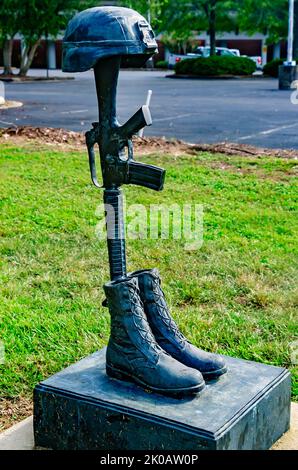 Das Battlefield Cross, auch bekannt als Gefallener Soldat Battle Cross, wird am Patriots Point Memorial, 8. September 2022, in Daphne, Alabama, ausgestellt. Stockfoto