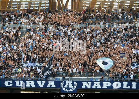 Neapel, Italien. 10 September 2022. Unterstützer von SSC Napoli während der Serie Ein Spiel zwischen SSC Napoli und Spezia Calcio im Stadio Diego Armando Maradona Neapel Italien am 10. September 2022. Kredit:Franco Romano/Alamy Live Nachrichten Stockfoto