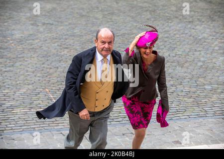 Brüssel, Belgien. 10. September 2022. Die Gäste, die zur Hochzeitszeremonie von Prinzessin Maria-Laura von Belgien und William Isvy am Samstag, dem 10. September 2022, in der Kathedrale Saint Michael und Saint Gudula (Kathedrale der Heiligen Michel et Gudule/Sint-Michiels- en Sint-Goedele kathedraal) in Brüssel eintreffen. BELGA FOTO NICOLAS MAETERLINCK Kredit: Belga Nachrichtenagentur/Alamy Live News Stockfoto