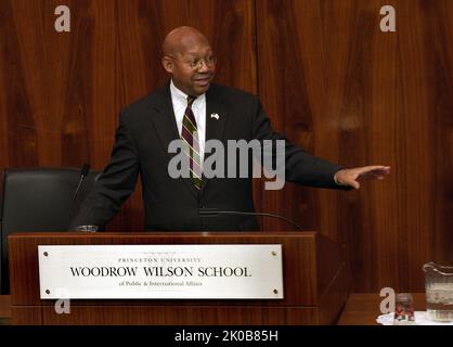 Sekretär Alphonso Jackson an der Princeton University - Sekretär Alphonso Jackson besucht die Princeton University, um an der Woodrow Wilson School of Public and International Affairs zu sprechen. Sekretär Alphonso Jackson am Fach der Princeton University, Sekretär Alphonso Jackson besucht die Princeton University, um an der Woodrow Wilson School of Public and International Affairs zu sprechen. Stockfoto