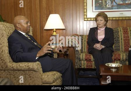 Besuch der russischen Gouverneurin Valentina Matwienko - Besuch der Gouverneurin von St. Petersburg, der russischen Gouverneurin Valentina Matwijenko und der Mitarbeiter des HUD-Hauptquartiers zum Treffen mit dem Sekretär Alphonso Jackson, Mitarbeitern. Besuch der russischen Gouverneurin Valentina Matwienko, Besuch von St. Petersburg, der russischen Gouverneurin Valentina Matwijenko und der Mitarbeiter des HUD-Hauptquartiers zum Treffen mit dem Sekretär Alphonso Jackson, Mitarbeitern. Stockfoto