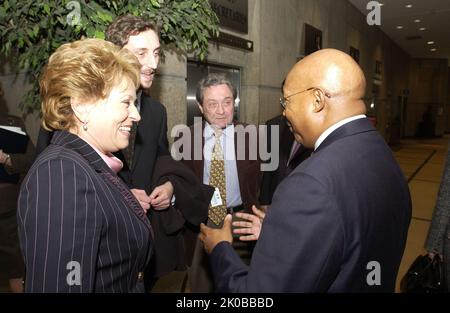 Besuch der russischen Gouverneurin Valentina Matwienko - Besuch der Gouverneurin von St. Petersburg, der russischen Gouverneurin Valentina Matwijenko und der Mitarbeiter des HUD-Hauptquartiers zum Treffen mit dem Sekretär Alphonso Jackson, Mitarbeitern. Besuch der russischen Gouverneurin Valentina Matwienko, Besuch von St. Petersburg, der russischen Gouverneurin Valentina Matwijenko und der Mitarbeiter des HUD-Hauptquartiers zum Treffen mit dem Sekretär Alphonso Jackson, Mitarbeitern. Stockfoto