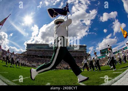 East Lansing, Michigan, USA. 10. September 2022. Die Michigan State Band tritt vor dem Spartans-Spiel gegen Akron im Spartan Stadium auf. (Bild: © Scott Mapes/ZUMA Press Wire) Bild: ZUMA Press, Inc./Alamy Live News Stockfoto