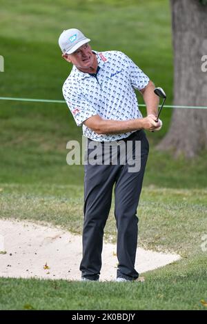 Jennings, Missouri, USA . 10. September 2022: Der Golfer Ernie Els platt während der zweiten Runde des Ascension Charity Classic im Norwood Hills Country Club in Jennings, MO, auf das Grün von 11. Richard Ulreich/CSM Credit: CAL Sport Media/Alamy Live News Stockfoto