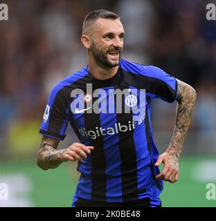 Mailand, Italien. 10. September 2022. Marcelo Brozovic, FC Inter, feiert sein Tor bei einem Fußballspiel der Serie A zwischen FC Inter und Turin in Mailand, Italien, am 10. September 2022. Quelle: Str/Xinhua/Alamy Live News Stockfoto