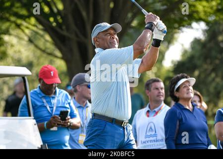 Jennings, Missouri, USA . 10. September 2022: Ozzie Smith von den St. Louis Cardinals beobachtet seinen Schuss während der Legends Charity Challenge am zweiten Tag des Ascension Charity Classic im Norwood Hills Country Club in Jennings, MO Richard Ulreich/CSM Credit: CAL Sport Media/Alamy Live News Stockfoto