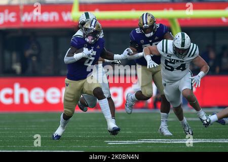 Seattle, WA, USA. 10. September 2022. Washington Huskies läuft zurück Richard Newton (6) bricht beim NCAA Football Game zwischen den Washington Huskies und den Portland State Vikings im Husky Stadium in Seattle, WA, frei. Steve Faber/CSM/Alamy Live News Credit: CAL Sport Media/Alamy Live News Stockfoto