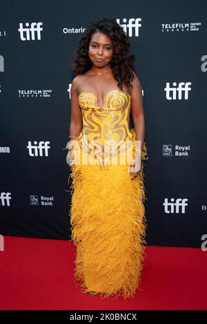 Adrienne Warren nimmt an der Premiere von „The Woman King“ in der Roy Thomson Hall während des Toronto International Film Festival 2022, Toronto, Kanada, 9. September 2022 Teil. Foto: PICJER/imageSPACE/MediaPunch Stockfoto