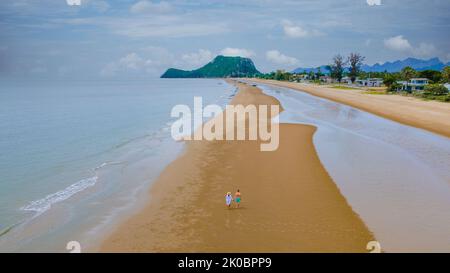 Khao Kalok Beach Pranburi Thailand, ein sauberer Strand mit weichem Sand südlich von Hua hin Thailand. Tropischer Strand in Thailand Stockfoto