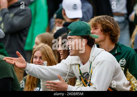 10. September 2022: Ein Fan des Staates Colorado unterhält sich mit der Bank von Middle Tennessee beim Fußballspiel zwischen dem Bundesstaat Colorado und Middle Tennessee im Canvas Stadium in Fort Collins, CO. MTSU rollte auf der Straße zu einer Führung von 34-0 aus und gewann 34-19. Derek Regensburger/CSM. Quelle: Cal Sport Media/Alamy Live News Stockfoto