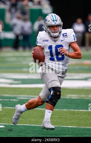 10. September 2022: Middle Tennessee Blue Raiders Quarterback Chase Cunningham (16) kriegt im Canvas Stadium in Fort Collins, CO., um einen ersten Rückstand im Fußballspiel zwischen dem Bundesstaat Colorado und Middle Tennessee zu erringen. MTSU rollte auf der Straße eine 34-0-Führung aus und gewann 34:19. Derek Regensburger/CSM. Quelle: Cal Sport Media/Alamy Live News Stockfoto