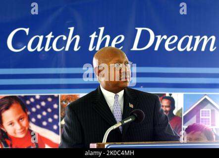 Sekretär Alphonso Jackson in St. Louis, Missouri. Sekretär Alphonso Jackson in St. Louis, Missouri Subject, Sekretär Alphonso Jackson in St. Louis, Missouri für die Teilnahme an den Aktivitäten des Monats der Eigenheimbesitzer. Stockfoto