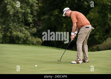 Jennings, Missouri, USA . 10. September 2022: Der Golfer Bob Estes puttet während der zweiten Runde des Ascension Charity Classic im Norwood Hills Country Club in Jennings, MO, auf das Grün 2. Richard Ulreich/CSM Credit: CAL Sport Media/Alamy Live News Stockfoto