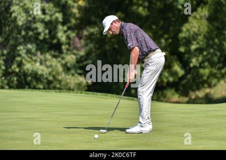 Jennings, Missouri, USA . 10. September 2022: Der Golfer Steven Alker legt während der zweiten Runde des Ascension Charity Classic im Norwood Hills Country Club in Jennings, MO, auf das Grün von 2.. Richard Ulreich/CSM Credit: CAL Sport Media/Alamy Live News Stockfoto