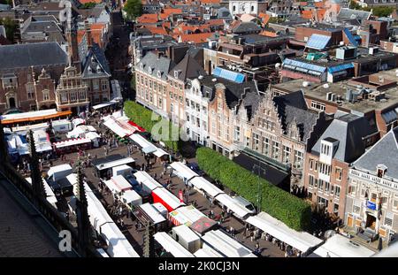 Haarlem, Niederlande. 10. September 2022. Besucher der St. Bavo Kirche in Haarlem, Niederlande, 10. September 2022. Rund 4.000 historische Gebäude und Orte in den Niederlanden sind während des Tages der offenen Denkmäler, der an jedem zweiten Septemberwochenende stattfindet, für die Öffentlichkeit kostenlos zugänglich. Quelle: Sylvia Lederer/Xinhua/Alamy Live News Stockfoto