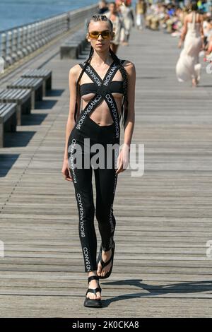 New Yoork, Vereinigte Staaten. 09. September 2022. BRONX UND BANCO SS23 starten während der New York Fashion Week am 2022. September - New York, USA. 09/09/2022 Credit: dpa/Alamy Live News Stockfoto