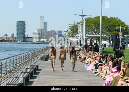 New Yoork, Vereinigte Staaten. 09. September 2022. BRONX UND BANCO SS23 starten während der New York Fashion Week am 2022. September - New York, USA. 09/09/2022 Credit: dpa/Alamy Live News Stockfoto