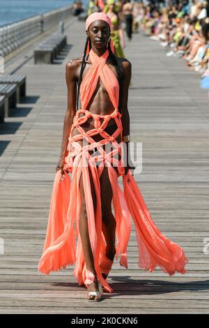 New Yoork, Vereinigte Staaten. 09. September 2022. BRONX UND BANCO SS23 starten während der New York Fashion Week am 2022. September - New York, USA. 09/09/2022 Credit: dpa/Alamy Live News Stockfoto