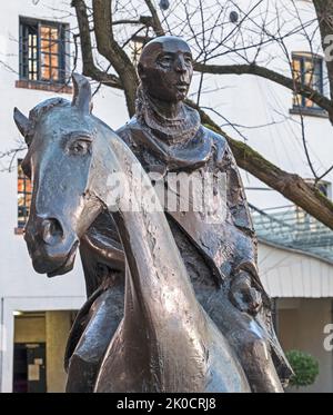 „Cloaked Horseman“, eine Skulptur von David Backhouse in Bristol, Großbritannien Stockfoto