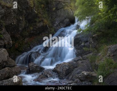 Wasserfall im Naturpark Comapedrosa in Andorra Stockfoto