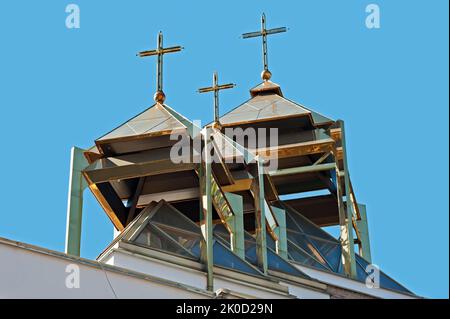 Geometrische Kuppeln von St. Basil die große Kirche mit Kreuzen in Kiew Ukraine Stockfoto