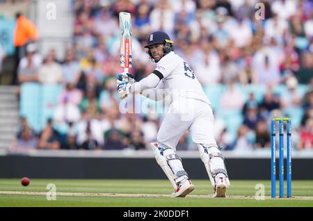 Der englische Ben Foakes ist am vierten Tag des dritten LV= Insurance Test-Spiels im Kia Oval in London in Aktion. Bilddatum: Sonntag, 11. September 2022. Stockfoto