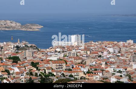 Blick über die Stadt Marseille, Frankreich, von einem Hügel aus Stockfoto