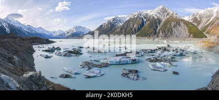 Tasman Glacier Terminal Lake in Aoraki / Mount Cook National Park, Neuseeland. Der Tasman ist Neuseelands größter Gletscher und schmilzt Stockfoto