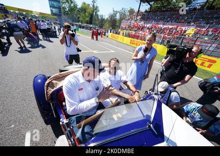 Mercedes' Lewis Hamilton während der Fahrerparade vor dem Großen Preis von Italien auf der Rennstrecke von Monza in Italien. Bilddatum: Sonntag, 11. September 2022. Stockfoto