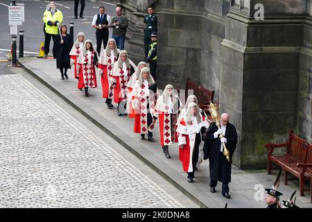 Die Richter des Obersten Gerichtshofs verkündeten während einer Zeremonie zur Proklamation der Aufnahme in Mercat Cross, Edinburgh, öffentlich König Karl III. Als neuen Monarchen. Bilddatum: Sonntag, 11. September 2022. Stockfoto