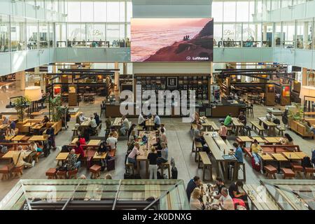 MÜNCHEN, 7. SEPTEMBER 2022: Neues Terminal 2 Satellite am Flughafen München. T2-Satellite wurde Anfang 2022 nach 20 wieder aktiviert Stockfoto