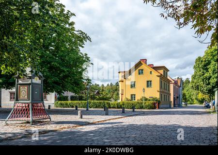 Freilichtmuseum Old Linköping im Frühherbst in Schweden. Hier wurden historische Gebäude verlegt, als das Zentrum von Linköping modernisiert wurde. Stockfoto