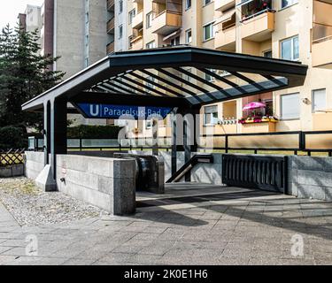 Eingang U-Bahnhof Berlin Paracelsus-Bad, Lindauer Allee,Reinickendorf,Berlin,Deutschland Stockfoto