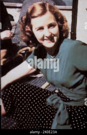 Eva Braun (1912. - 30. April 1945) war eine Deutsche, die langjährige Gefährtin und später die Frau Adolf Hitlers war. 1936 gehörte sie zu seinem Haushalt im Berghof bei Berchtesgaden. Sie war eine Schlüsselfigur in Hitlers innerem sozialen Kreis. Stockfoto