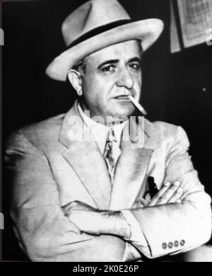 Frank Costello (1891 - 1973) Italienisch-amerikanischer Kriminalchef der Familie Luciano. 1957 überlebte Costello einen von Vito Genovese angeordneten und von Vincent Gigante verübten Attentat. Die Auseinandersetzung überzeugte Costello jedoch, die Macht an Genua zu geben und sich in den Ruhestand zu zurückziehen. Stockfoto