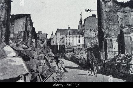 Die nach der Schlacht von Verdun zerstörten Gebäude in der Rue Mazel, Verdun, kämpften vom 21. Februar bis zum 18. Dezember 1916 an der Westfront in Frankreich. Die Schlacht war die längste des Ersten Weltkriegs Stockfoto