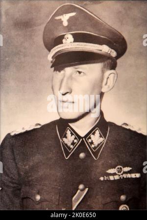 Reinhard Heydrich (1904 - 1942) deutscher SS- und Polizeibeamter während der NS-Zeit und Hauptarchitekt des Holocaust. Er war Leiter des Reichssicherheitshauptamtes. Er diente als Präsident der Internationalen Kriminalpolizei-Kommission (ICPC, später bekannt als Interpol) und leitete die Wannsee-Konferenz im Januar 1942, die die Pläne für die "Endlösung der jüdischen Frage" formalisierte - die Deportation und den Völkermord an allen Juden im deutsch besetzten Europa. Stockfoto