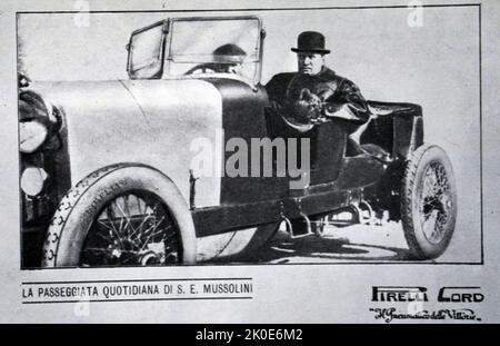 Benito Mussolini (Anführer der italienischen Faschisten) in einem Auto. Veröffentlicht von der Agenzia Italyana Gommc Pirelli aus Mailand, im primavera von 1924. Stockfoto
