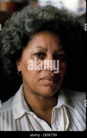 Chloe Morrison (1931 - 2019), bekannt als Toni Morrison, amerikanischer Schriftsteller, Essayist, Buchredakteur und College-Professor. Ihr erster Roman, The Bluest Eye, erschien 1970. 1988 gewann Morrison den Pulitzer-Preis für Geliebte (1987), weltweite Anerkennung erhielt sie 1993 mit dem Nobelpreis für Literatur. Stockfoto