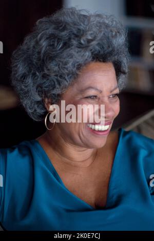 Chloe Morrison (1931 - 2019), bekannt als Toni Morrison, amerikanischer Schriftsteller, Essayist, Buchredakteur und College-Professor. Ihr erster Roman, The Bluest Eye, erschien 1970. 1988 gewann Morrison den Pulitzer-Preis für Geliebte (1987), weltweite Anerkennung erhielt sie 1993 mit dem Nobelpreis für Literatur. Stockfoto